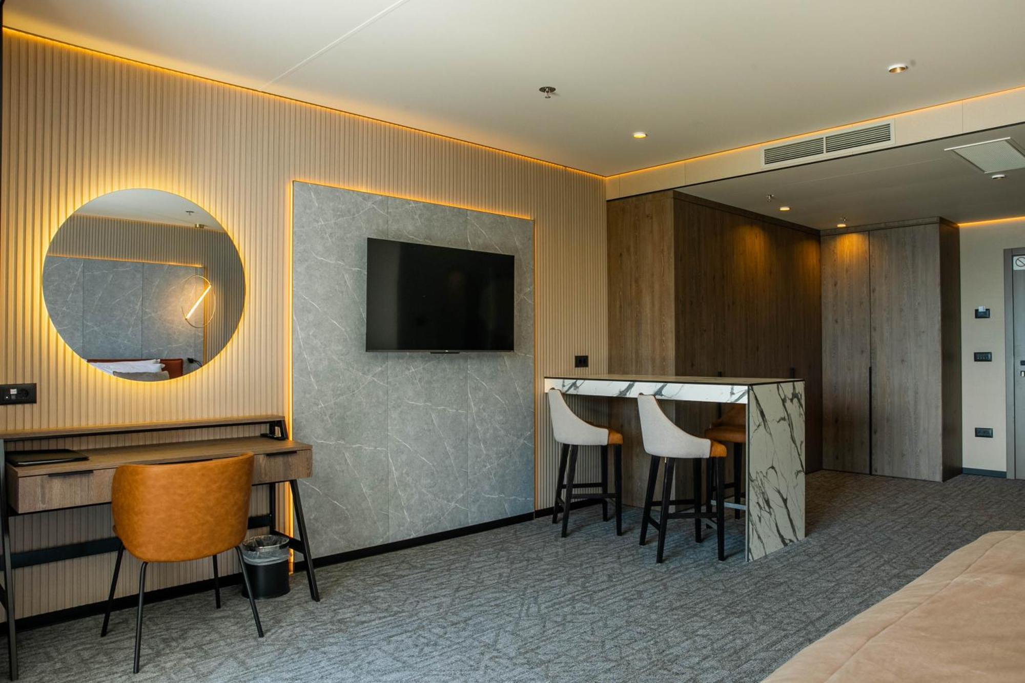 Hotel Medistone Omiš Esterno foto